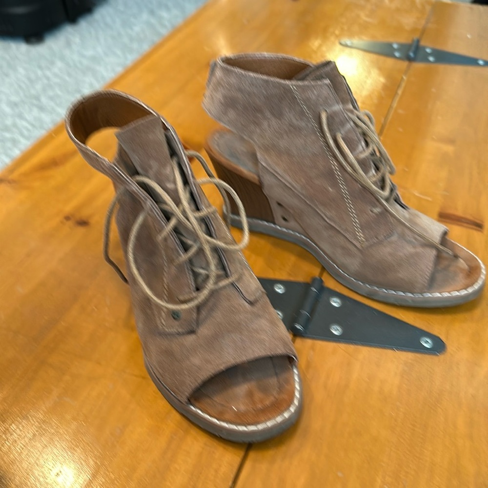 Bear paw shade toeless wedges